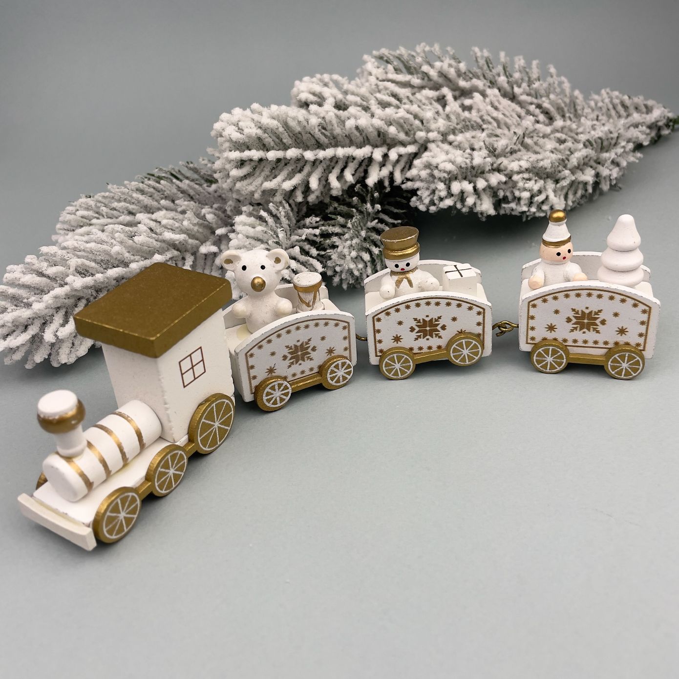 Новорічний декоративний потяг з фігурками, білий, 20.5 см
