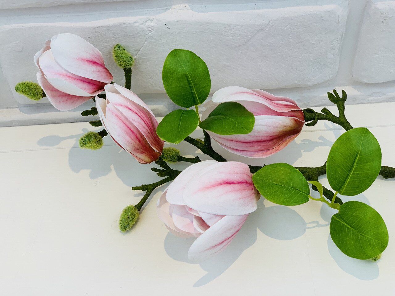 Ветка магнолии искусственная, бело-розовая, 16×65 см