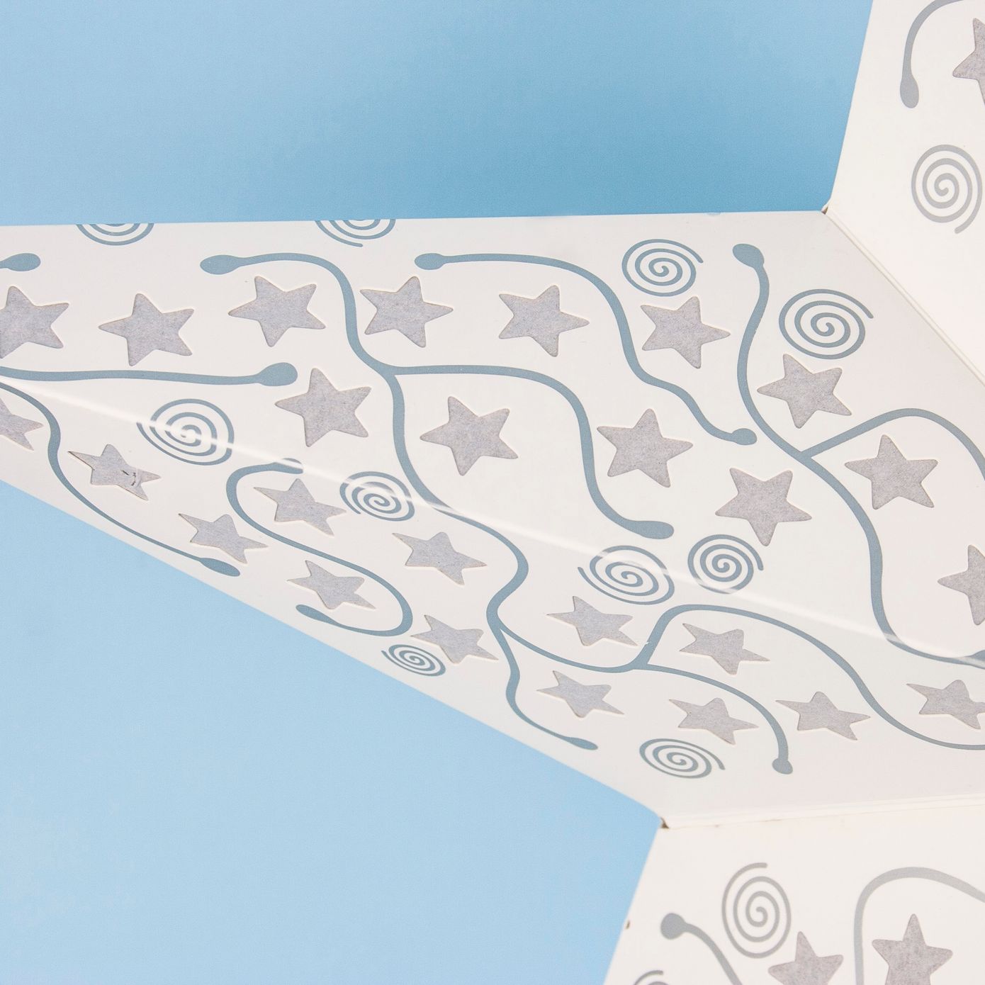 Підвісна зірка з паперу, біла з перфорацією, 57×60 см