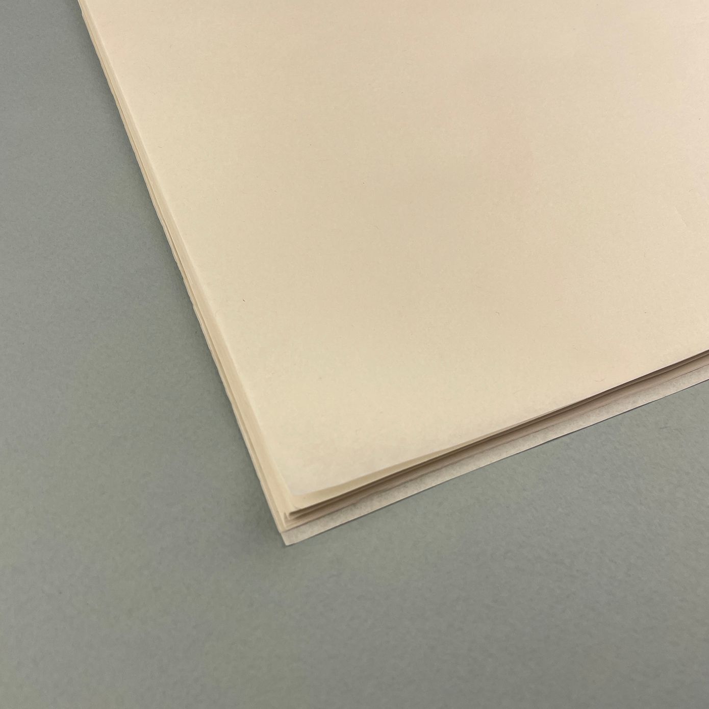 Плотная бумага тишью молочная белая 28 г/м², 100 листов, 50×75 см