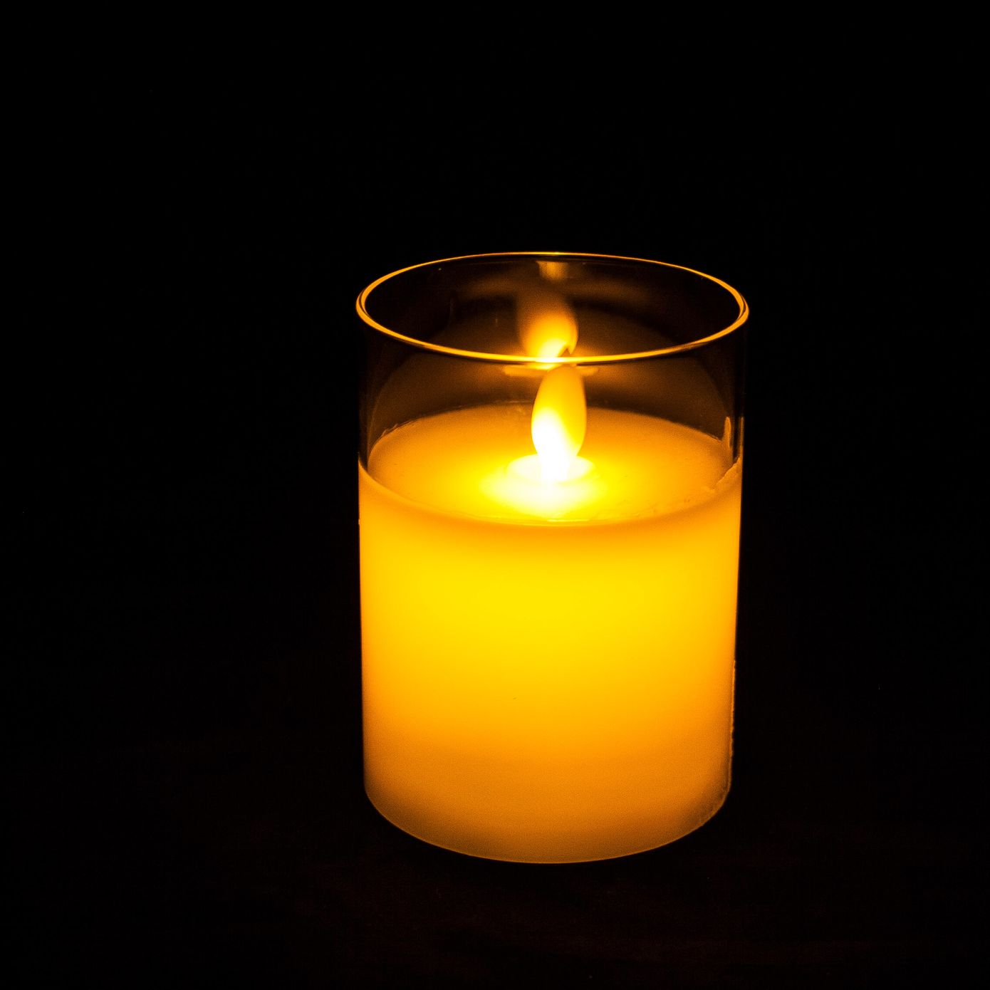 LED свеча с подвижным пламенем в стакане, белая, 7.5×10 см