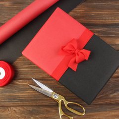 Папір крафт для подарунків, чорно-червоний, 0.7×9 м в рулоні