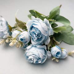 Букетик штучних троянд та ранункулюсів, блакитний, 15×32 см