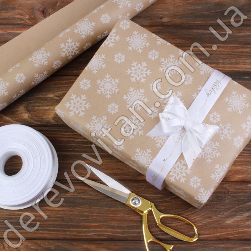 Новогодняя упаковочная бумага в рулоне "Снежинки белые", 0.7×8 м