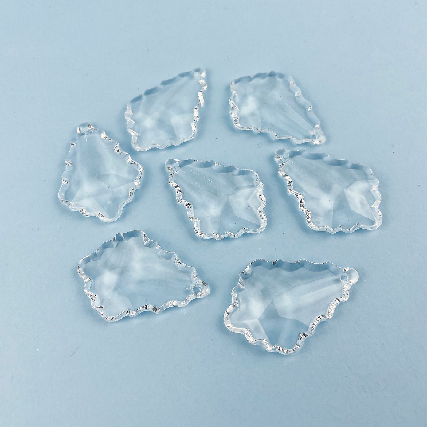Акрилова підвіска-кристал "Лист з огранюванням", 2.8×4 см, 10 шт.