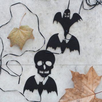 Гирлянда-растяжка "Halloween" вертикальная, 13 флажков, 2 м