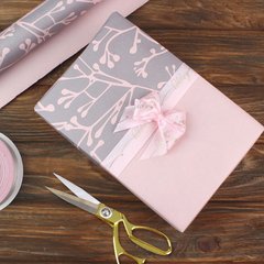 Крафт-бумага для подарков, серо-розовая c узором, 0.7×8 м в рулоне