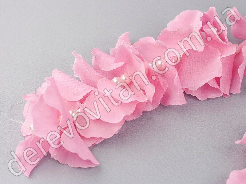 Гирлянда из шелковых лепестков и жемчуга, розовая, 1.47 м