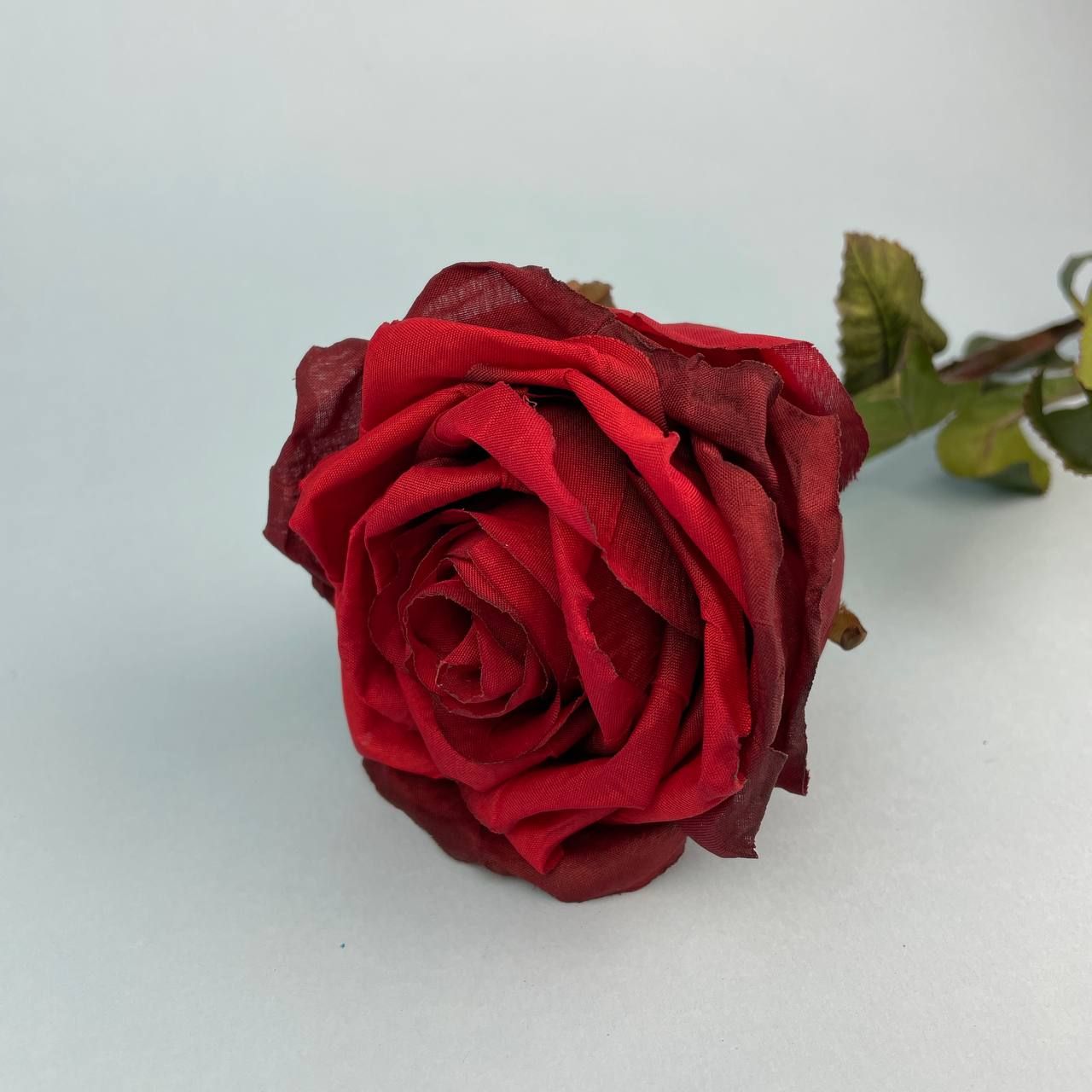 Штучна троянда на гілці, темно-червона, 79 см